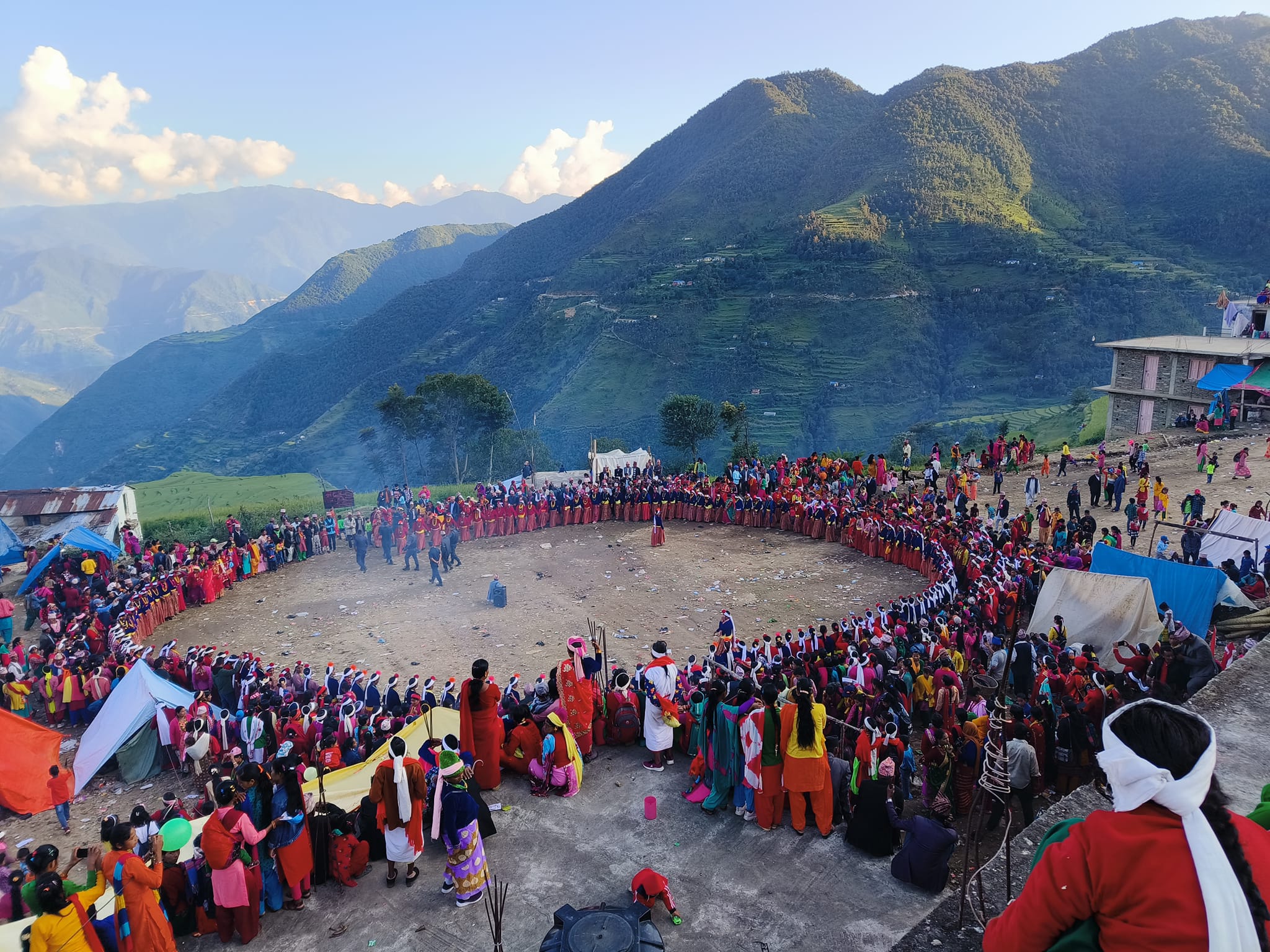 नयाँ पुस्तामा मोबाइलमा केन्द्रित हुँदा लोपोन्मुख अवस्थामा सुदूरको देउडा